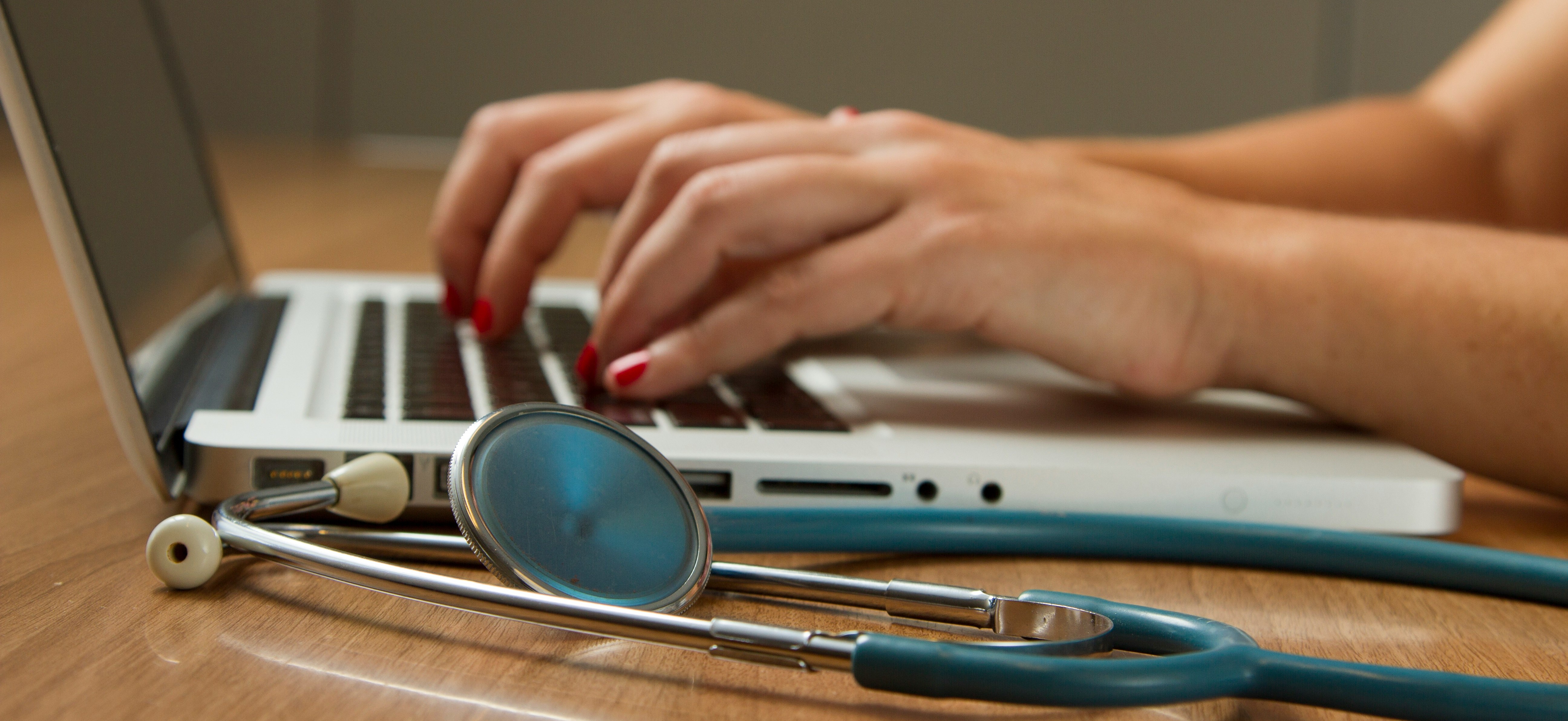 CFM proíbe vantagens financeiras que interfiram na contratação de médicos ou na escolha de serviços de saúde